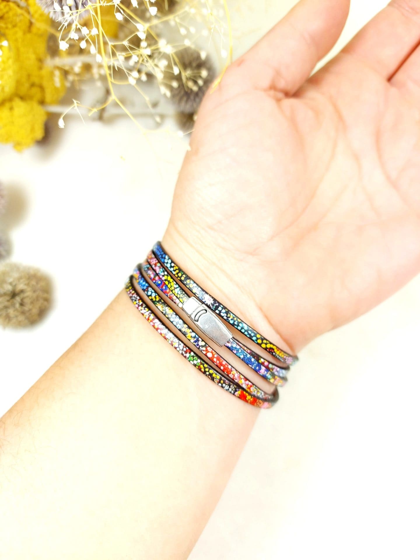 bracelet fin multitours noir moucheté fermoir argenté