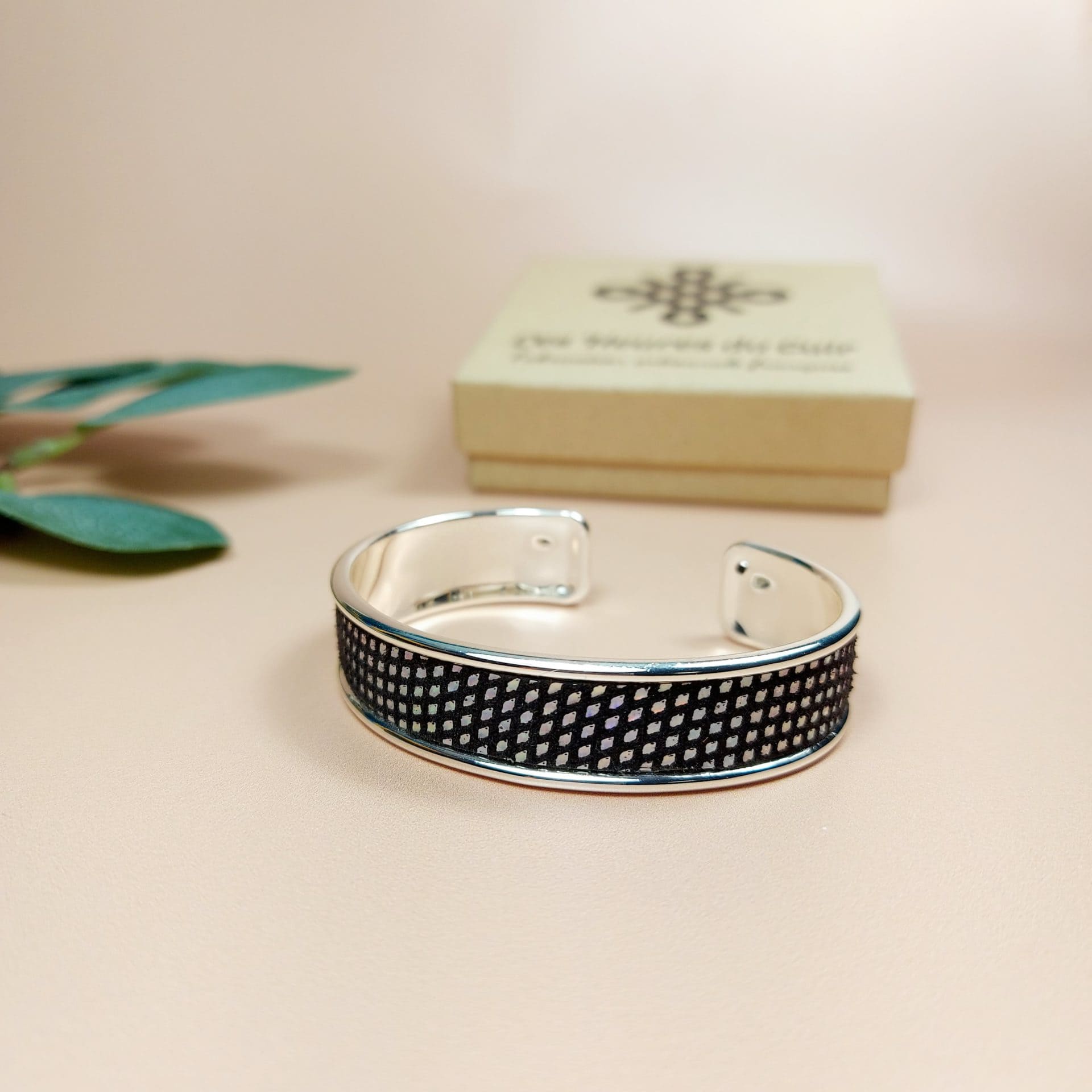 bracelet manchette jonc argenté cuir style disco bleu foncé pailleté