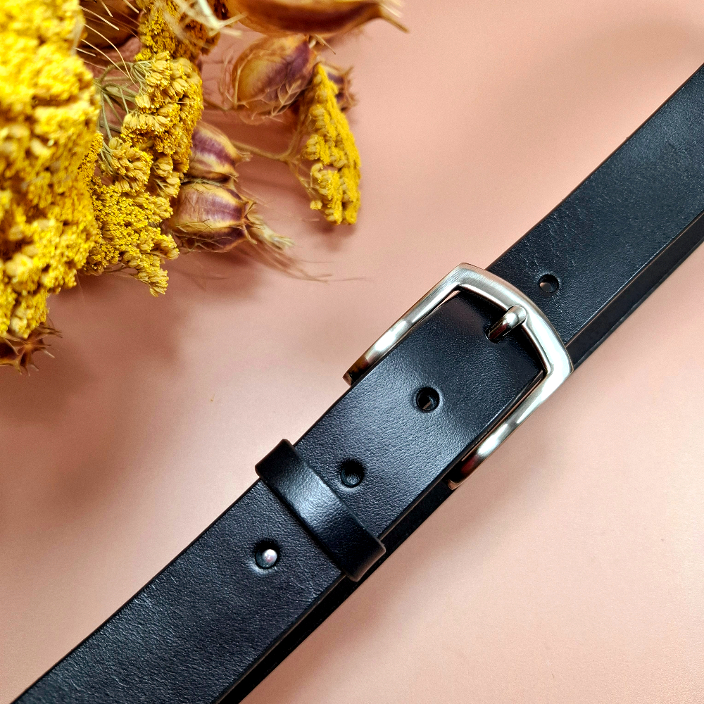 ceinture noire artisanale en cuir