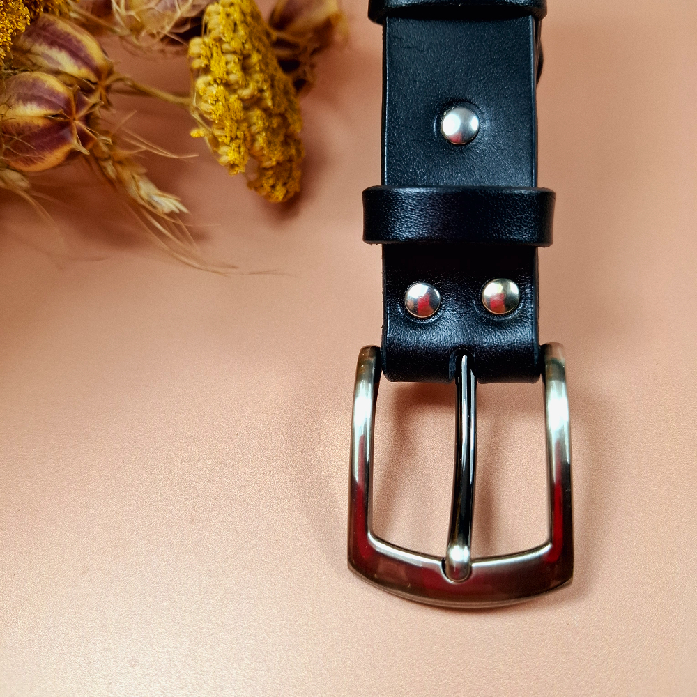 ceinture noire artisanale en cuir