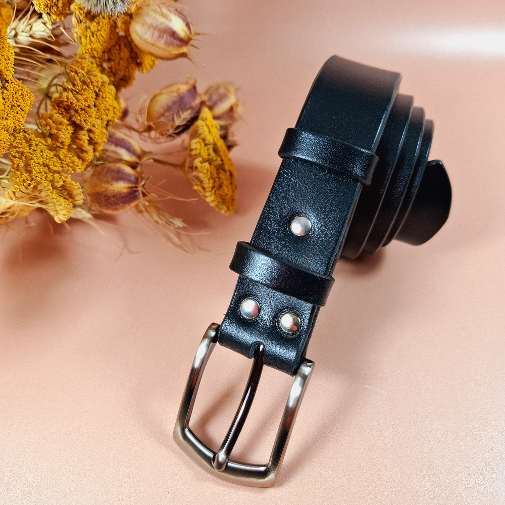 ceinture noire artisanale en cuir