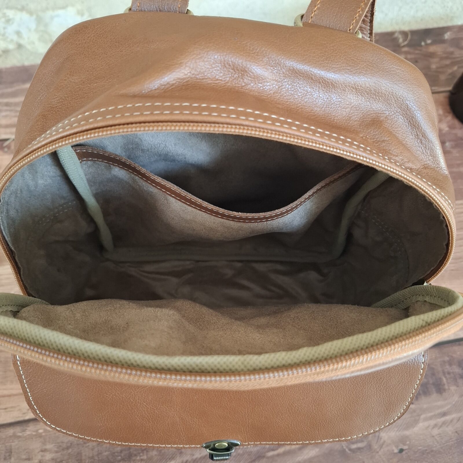 petit sac à dos convertible bandoulière en cuir marron clair convertible